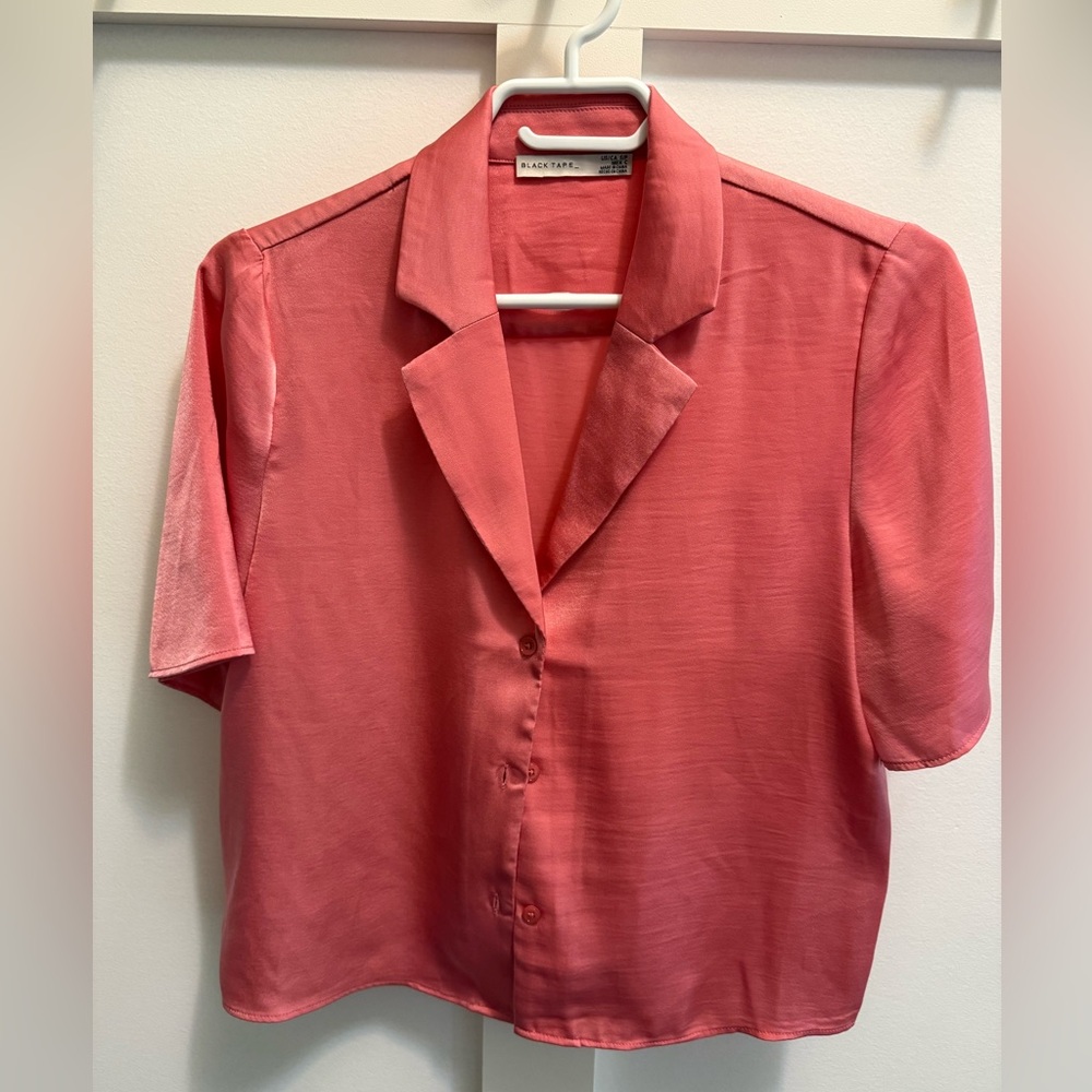 Black Tape_ Coral Button-Front Short-Sleeve Blouse